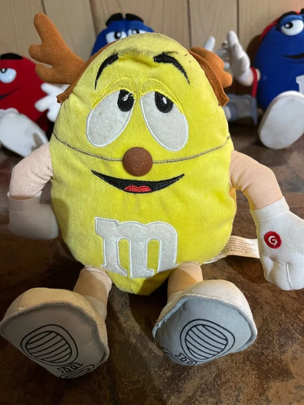 M&M's Yellow animated shakerz plush Reindeer Antlers 2011 Holiday Character Toy